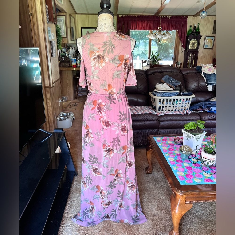 Woman’s beautiful Before You Collection long high low floral sheer long dress. - Picture 13 of 15